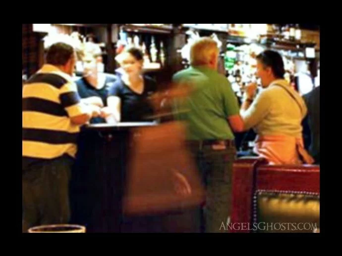 1st apparition captured in the White Hart Inn by tourists from Australia in 2013.