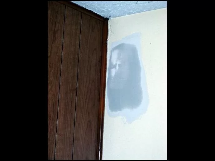 Jesus Face On Wall Image - Picture